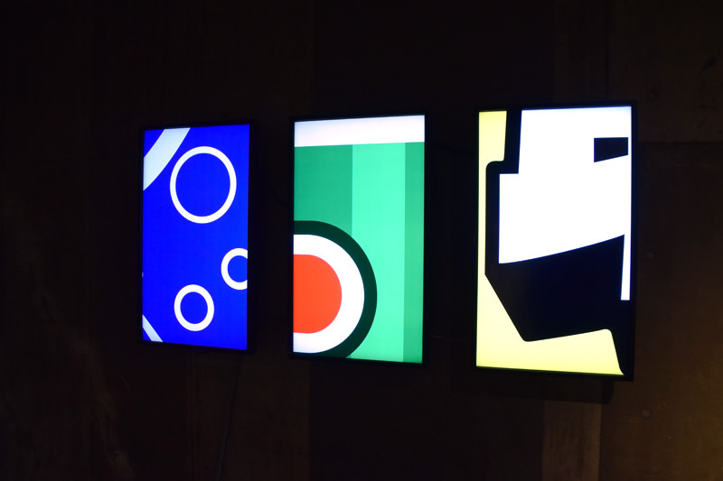 Flag～３台の縦型モニターのための～