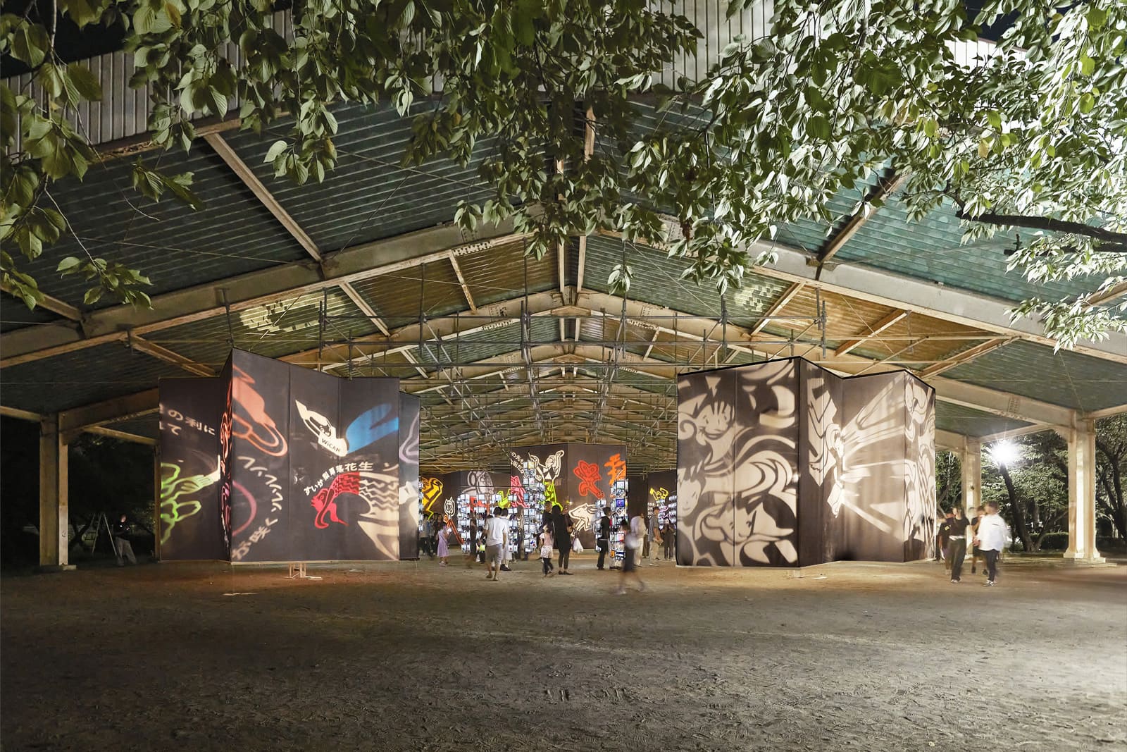 原倫太郎と原游による体験型アート影絵《四街道ファンタスマゴリア》