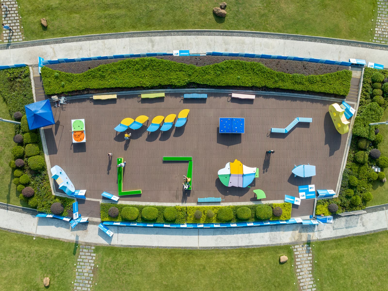 原倫太郎と原游による体験型アート卓球《ピンポンレイク》