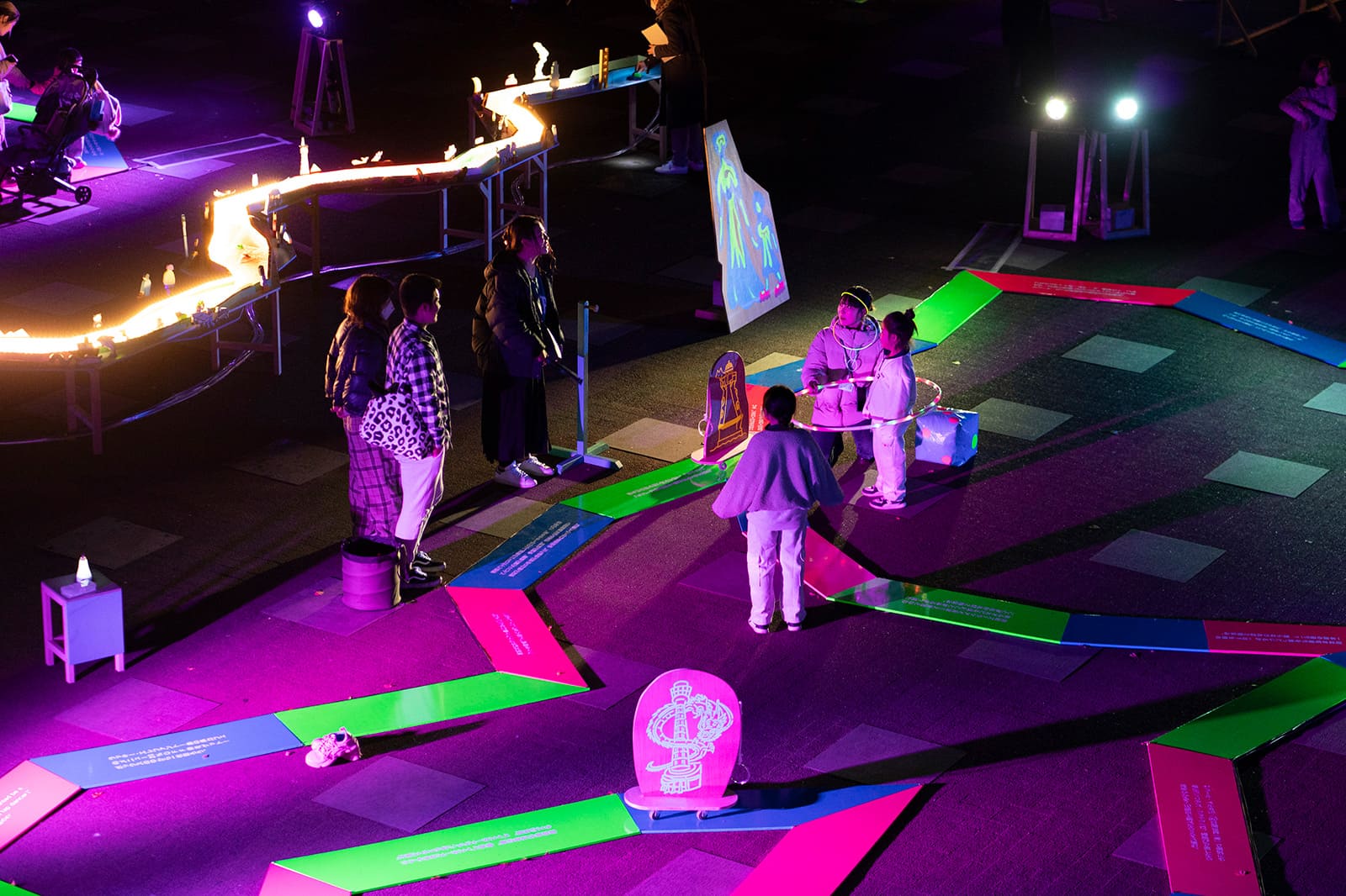 ヨルは子どもでみなハシャぐ
