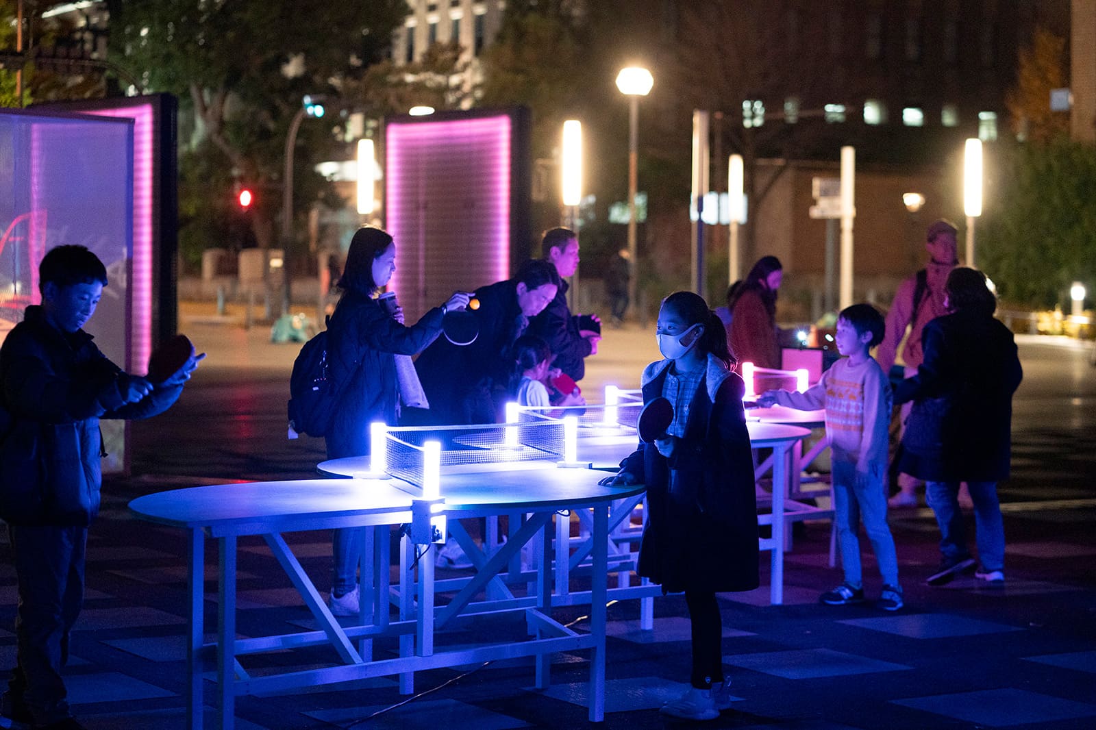 ヨルは子どもでみなハシャぐ
